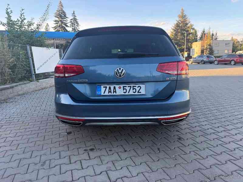 Volkswagen Passat 2,0 - foto 11