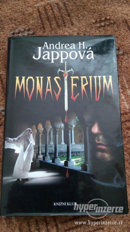 Kniha Monasterium - foto 1