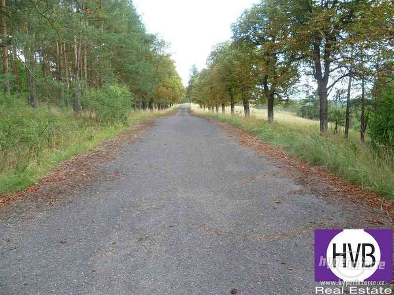 Prodej stavebního pozemku 4725 m2, Dobříš, okr. Příbram - foto 1