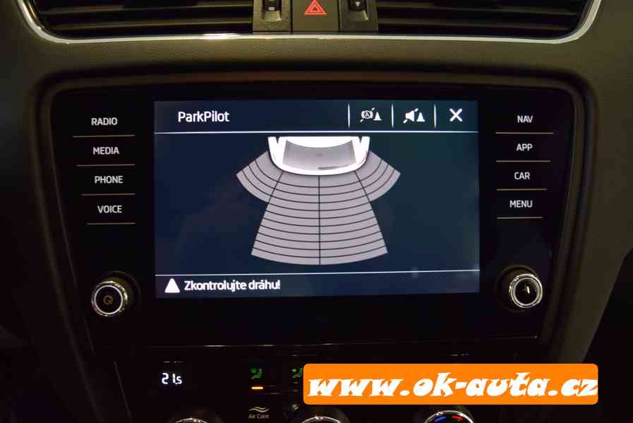 Škoda Octavia 1.6 TDI STYLE DSG RV 2019-DPH  - foto 16