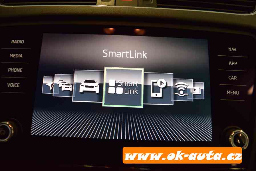 Škoda Octavia 1.6 TDI STYLE DSG RV 2019-DPH  - foto 14