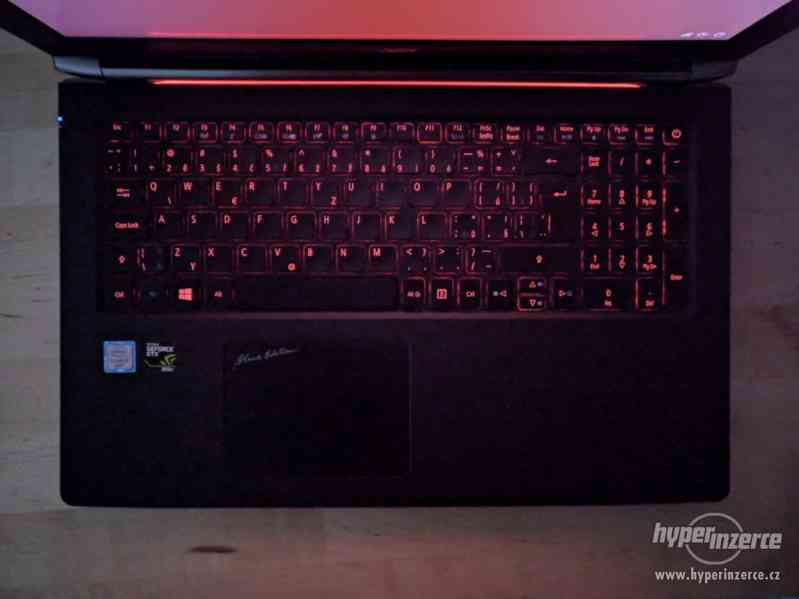 Acer Nitro V15 Black Edition Herní notebook - foto 2
