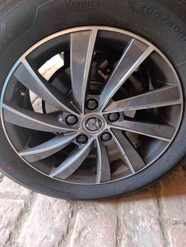  NOVÁ LITÁ KOLA YAKUZA R16 S PNEU HANKOOK ŠKODA OCTAVIA 4 - foto 4