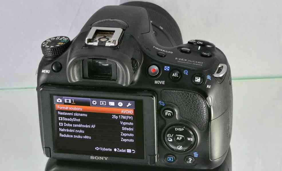 Sony SLT- A58 + Kit Objektiv DT18-55mm 1200 Exp. - foto 9