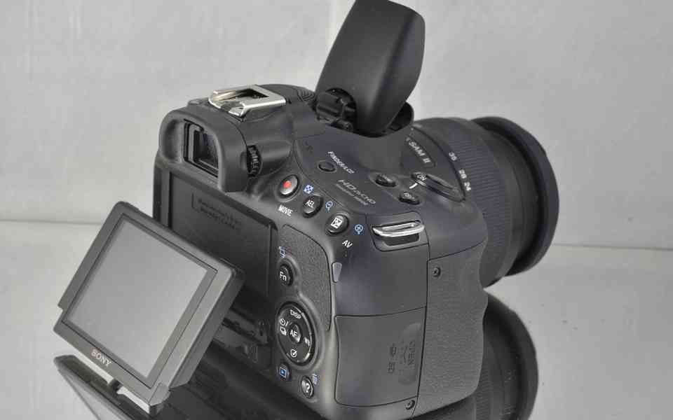 Sony SLT- A58 + Kit Objektiv DT18-55mm 1200 Exp. - foto 7