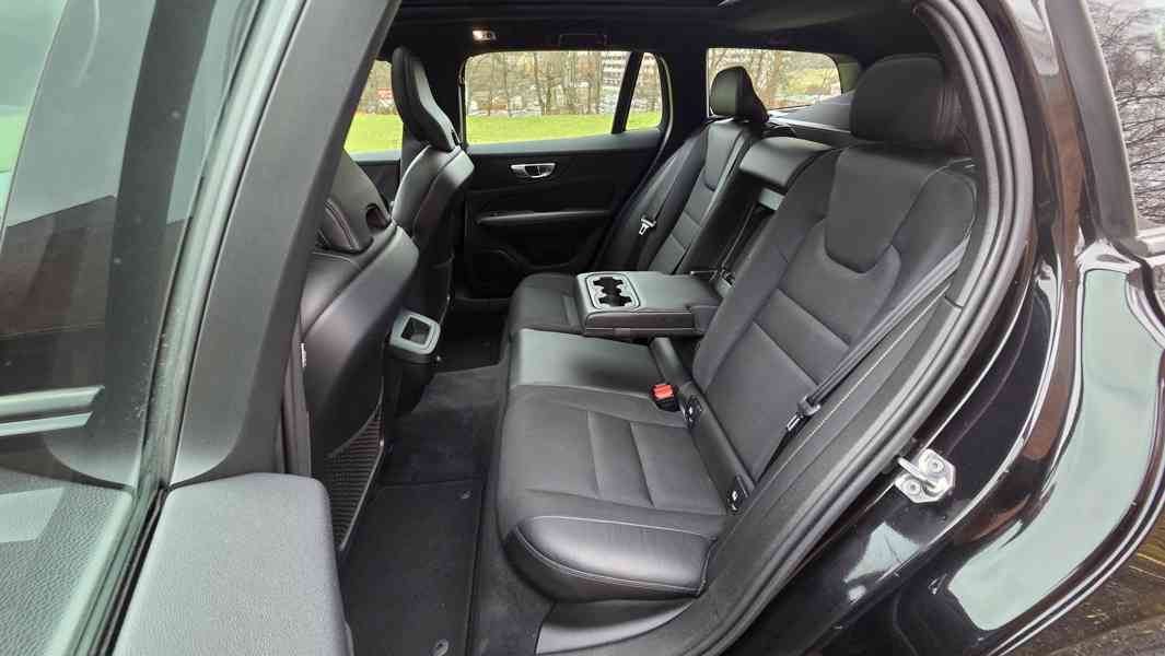Volvo V60 kombi, Momentum Pro, 2.0 D3 110 KW, nebourané - foto 11