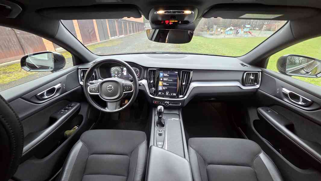 Volvo V60 kombi, Momentum Pro, 2.0 D3 110 KW, nebourané - foto 3