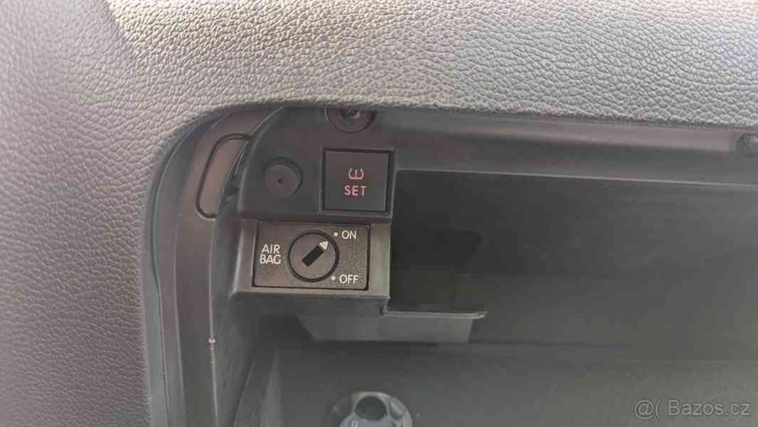 Volkswagen Scirocco 2,0 TDI 103kW, manuál, 2011 - foto 6