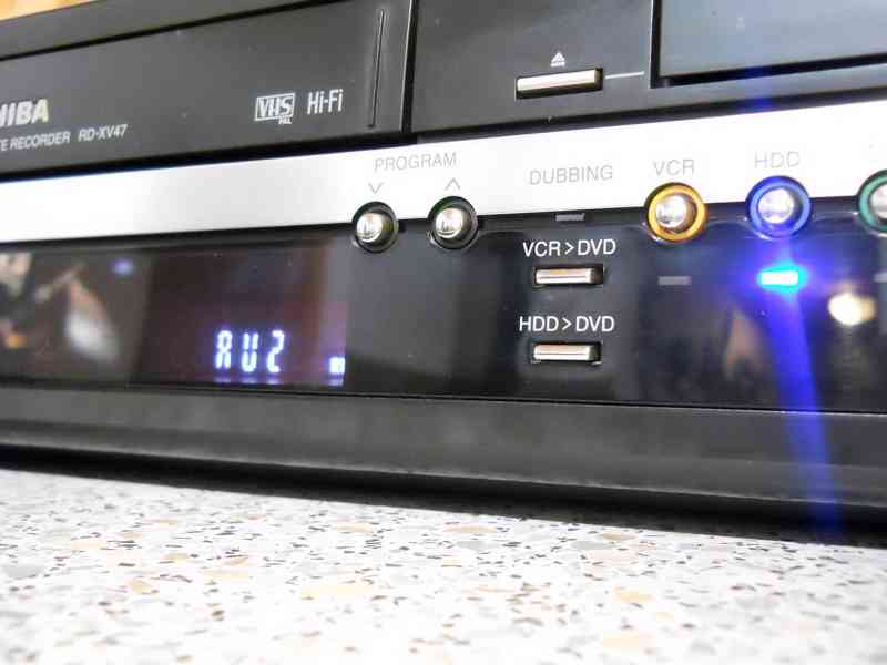 ⭐VHS-DVD-HDD rekordér Toshiba RD-XV47 - foto 3