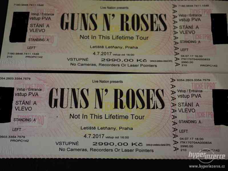 2x Guns n Roses k podiu - foto 1