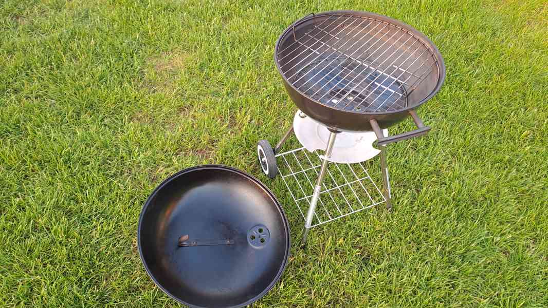 Zahradní gril na dřevěné uhlí Fieldmann - foto 4
