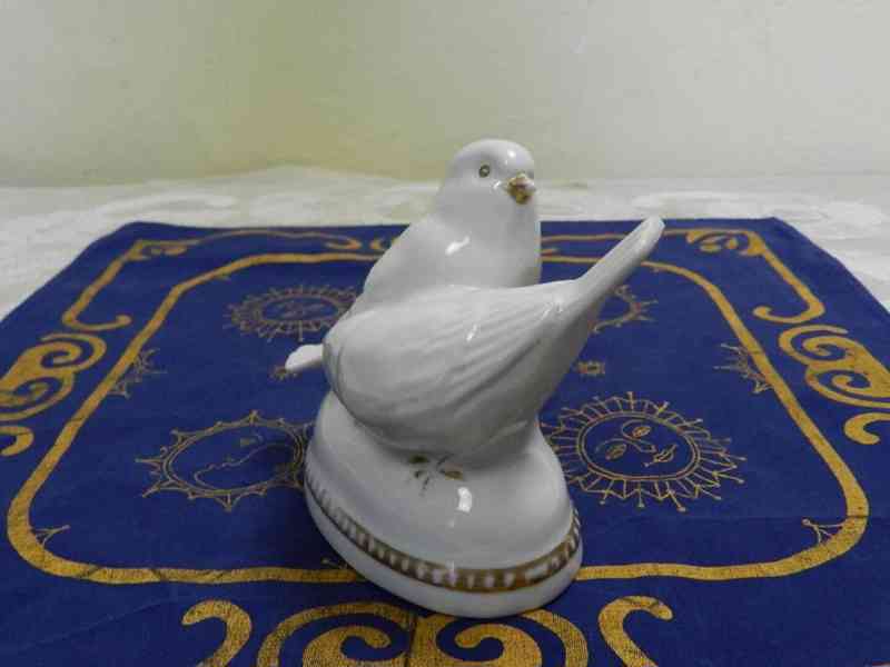 Hezká porcelánová plastika Ptáci Merklín - foto 5