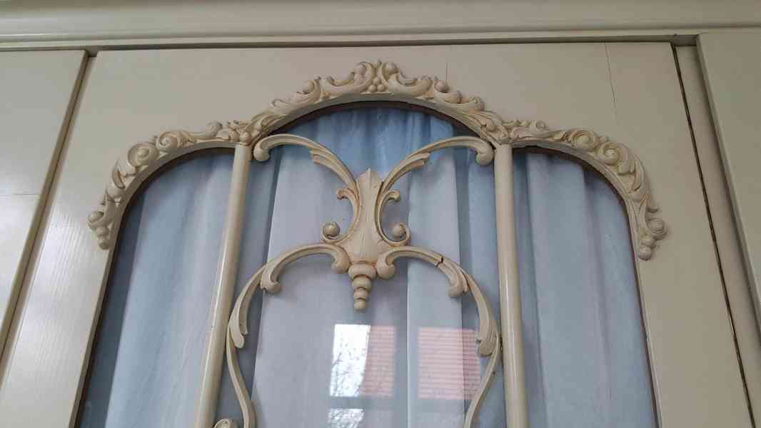 Starožitná skříň - foto 2