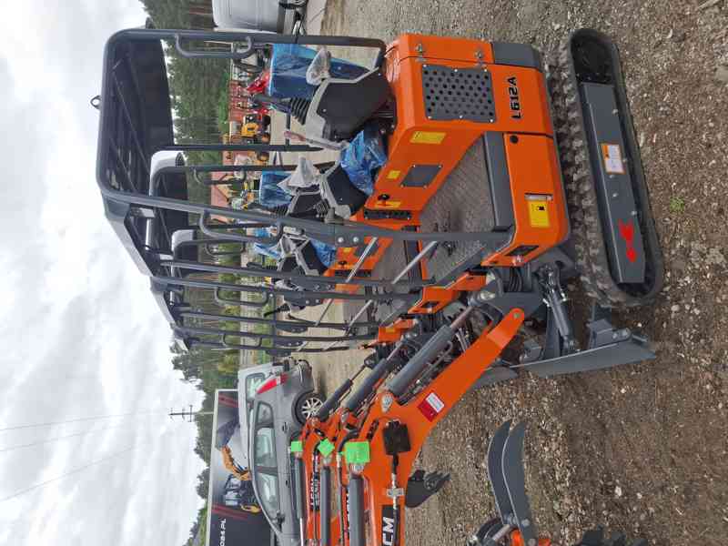 Minirypadlo Kubota LGCM LG12A s drapákem + 3 lžíce - foto 10