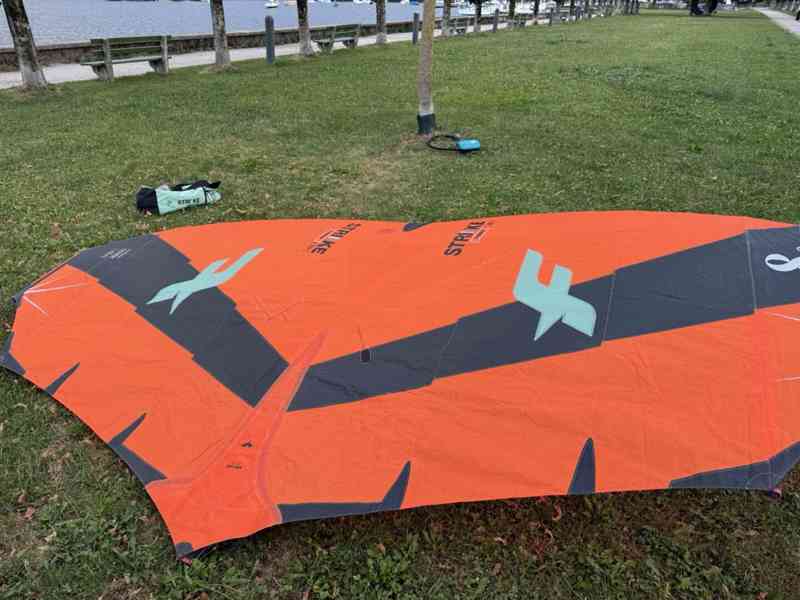 Prodám wing F-ONE STRIKE CWC V3 2023 – 8 m² - foto 12