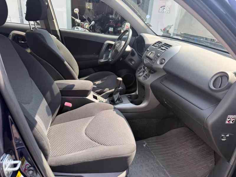 Toyota RAV 4 2.0i 4x4 Benzín 112kw - foto 7