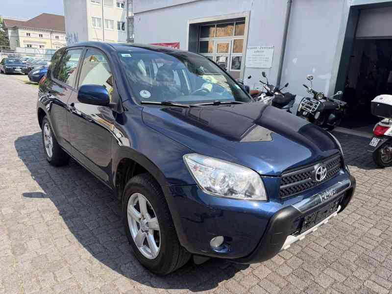 Toyota RAV 4 2.0i 4x4 Benzín 112kw - foto 3