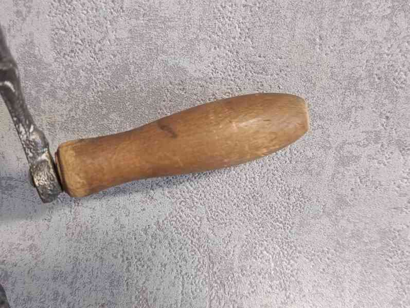 Velmi starý krásný velký mlýnek na strouhanku IDA se smaltem - foto 4