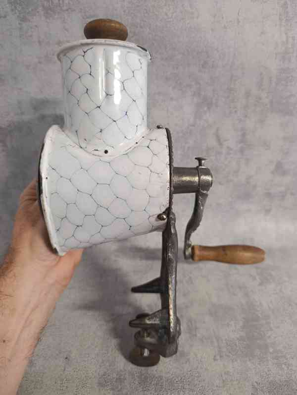 Velmi starý krásný velký mlýnek na strouhanku IDA se smaltem - foto 7