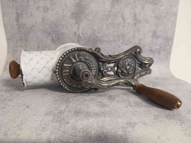 Velmi starý krásný velký mlýnek na strouhanku IDA se smaltem - foto 2