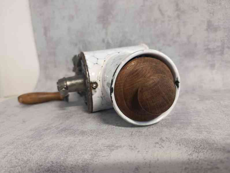 Velmi starý krásný velký mlýnek na strouhanku IDA se smaltem - foto 9