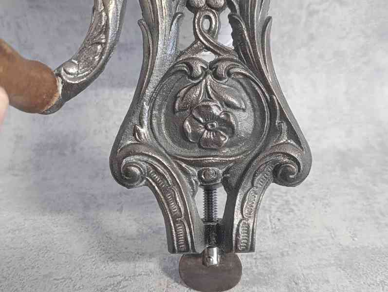 Velmi starý krásný velký mlýnek na strouhanku IDA se smaltem - foto 16