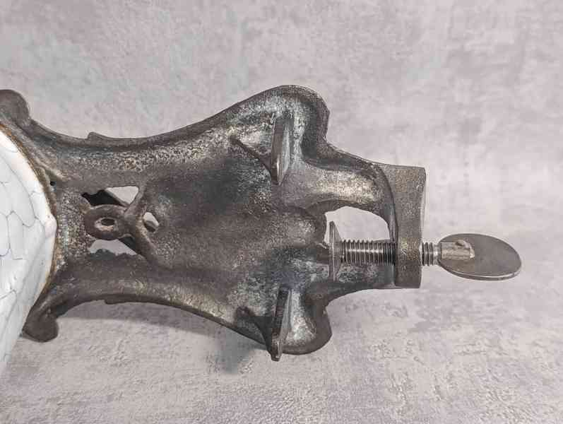 Velmi starý krásný velký mlýnek na strouhanku IDA se smaltem - foto 5