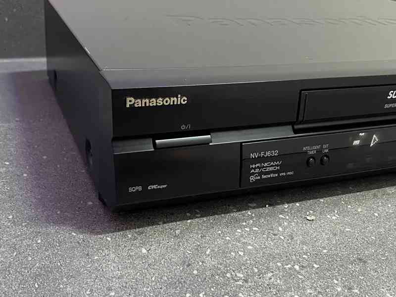 Videorekordér VHS Panasonic NV-FJ632 - foto 3