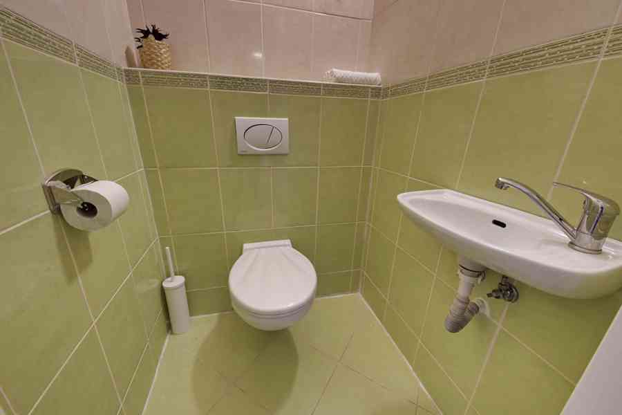 Pronájem bytu 3+1 s lodžií 67 m², Praha 9 - Prosek - foto 2
