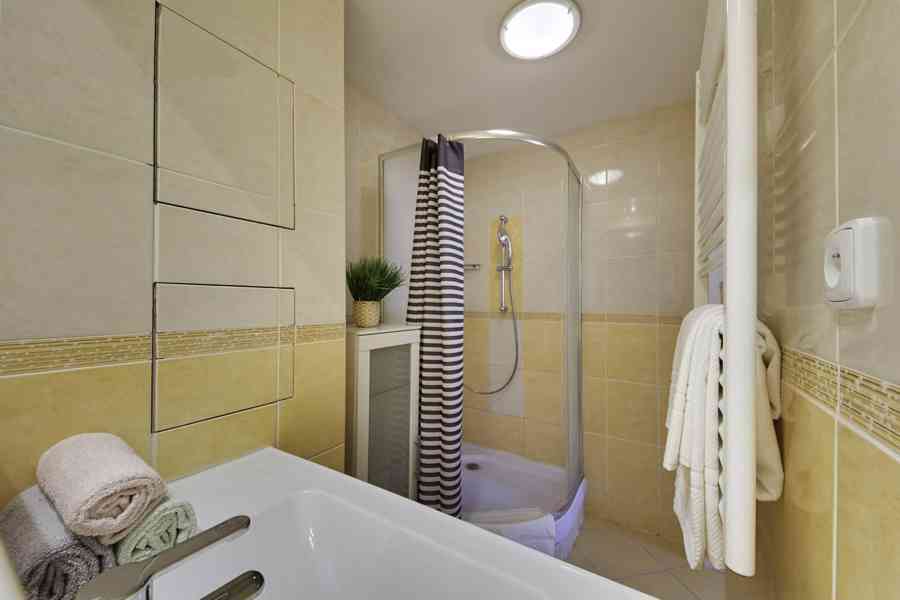 Pronájem bytu 3+1 s lodžií 67 m², Praha 9 - Prosek - foto 5