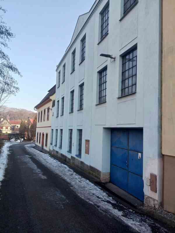 Unikátní investiční areál v centru Zákup:Bydlení i podnikání - foto 4