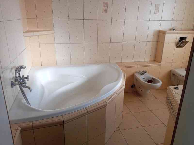 Unikátní investiční areál v centru Zákup:Bydlení i podnikání - foto 8