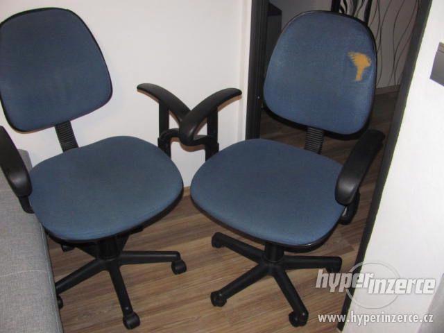 Otočné židle na kolečkách - foto 1
