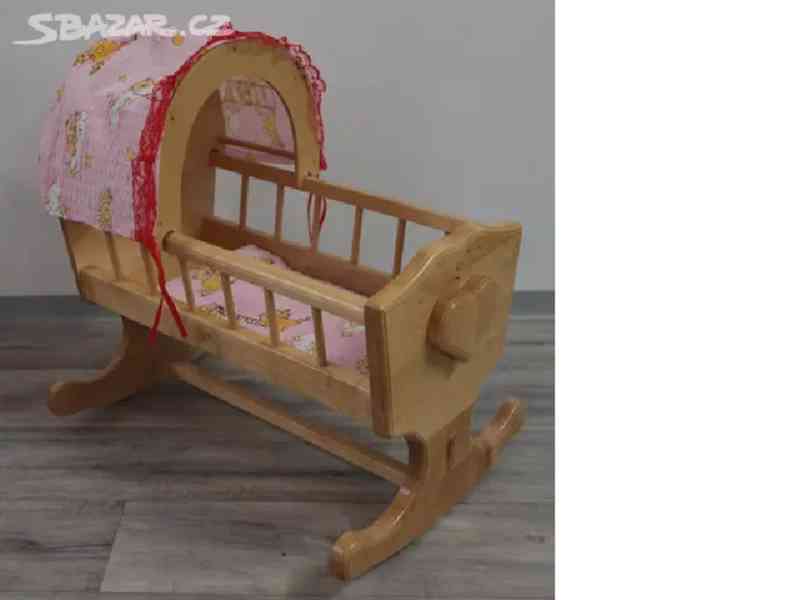 dřevěná kolébka pro panenky s nebesy