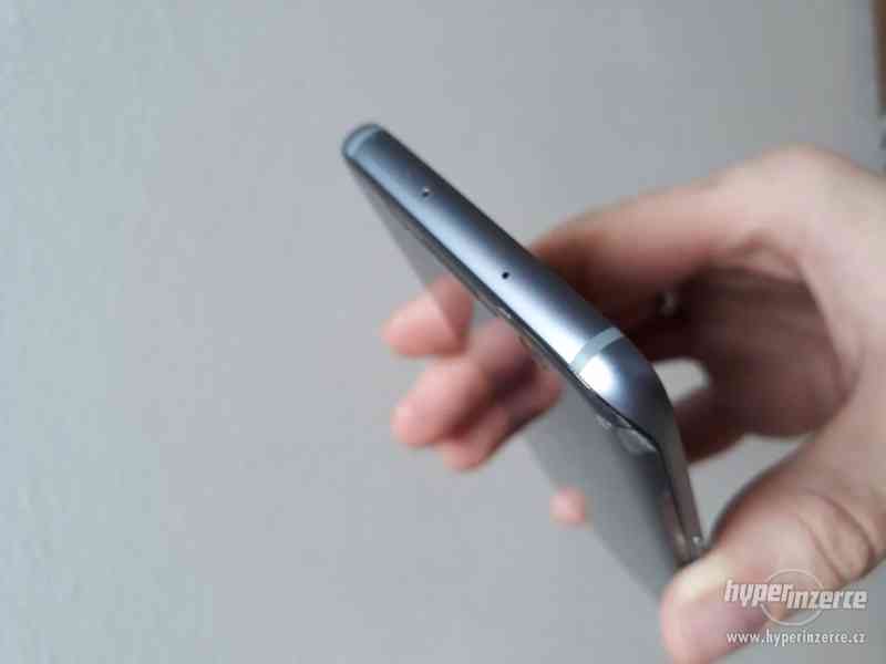 Samsung Galaxy S7 Edge Black  - Top stav - foto 5