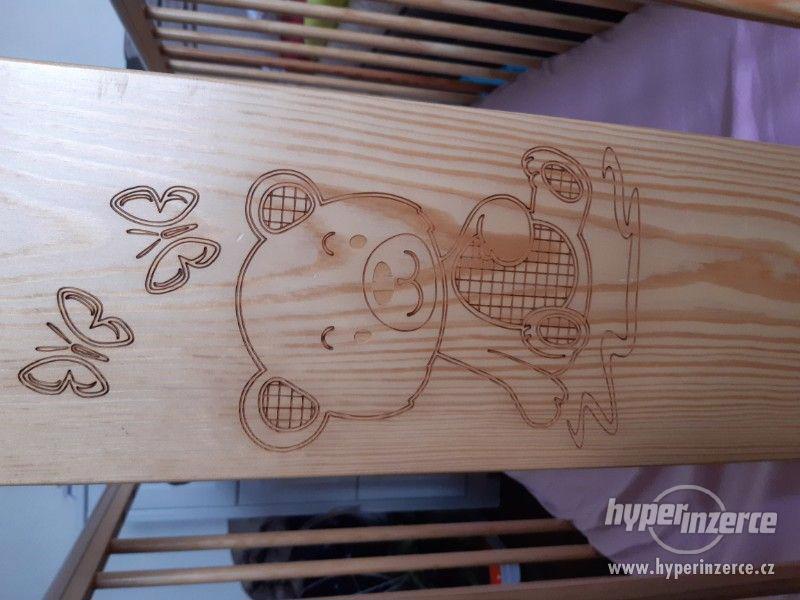 Dřevěná dětská postýlka - foto 2