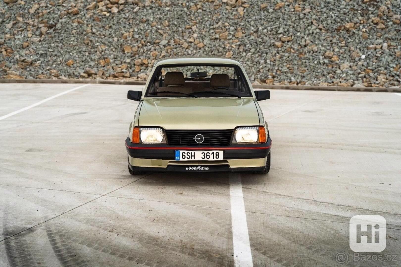 Opel Ascona 2,0   C - foto 1