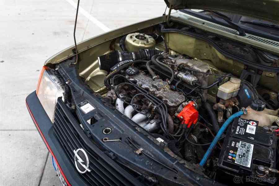 Opel Ascona 2,0   C - foto 24