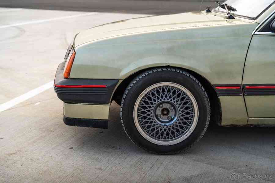 Opel Ascona 2,0   C - foto 9