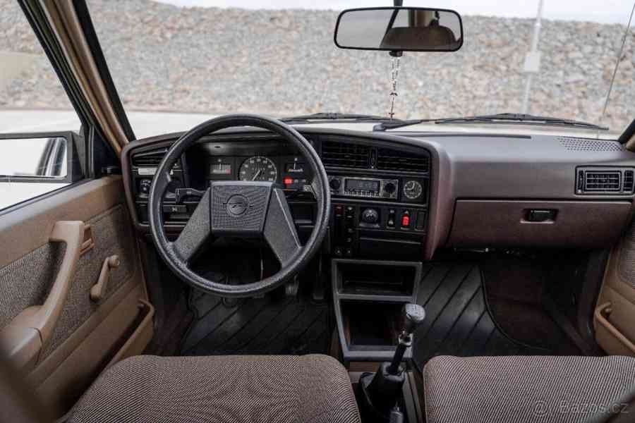 Opel Ascona 2,0   C - foto 11