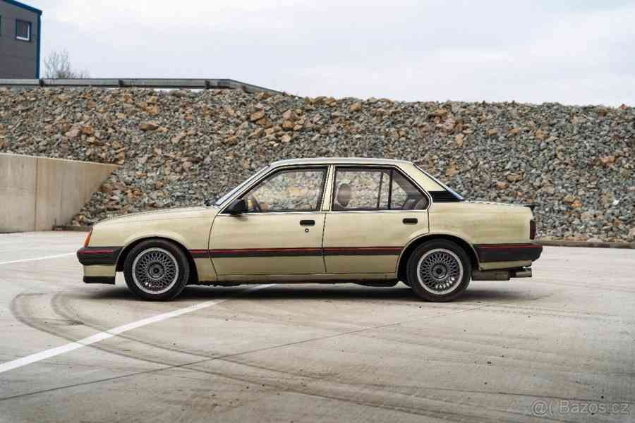 Opel Ascona 2,0   C - foto 16