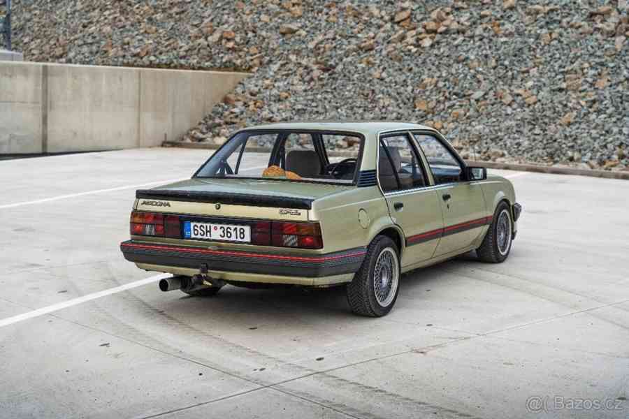 Opel Ascona 2,0   C - foto 19