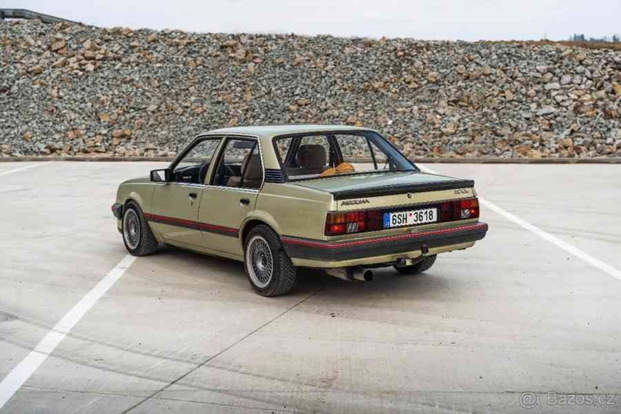 Opel Ascona 2,0   C - foto 5