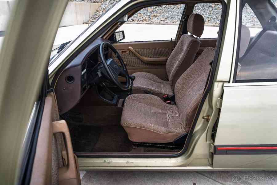 Opel Ascona 2,0   C - foto 10