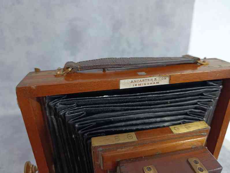 Starý dřevěný fotoaparát LANCASTER cca 1895 - foto 21