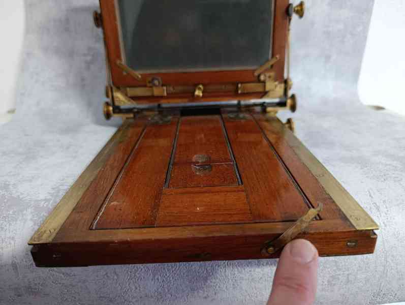 Starý dřevěný fotoaparát LANCASTER cca 1895 - foto 24