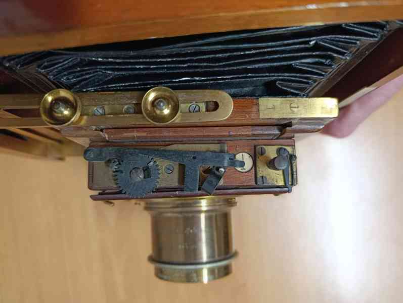 Starý dřevěný fotoaparát LANCASTER cca 1895 - foto 7