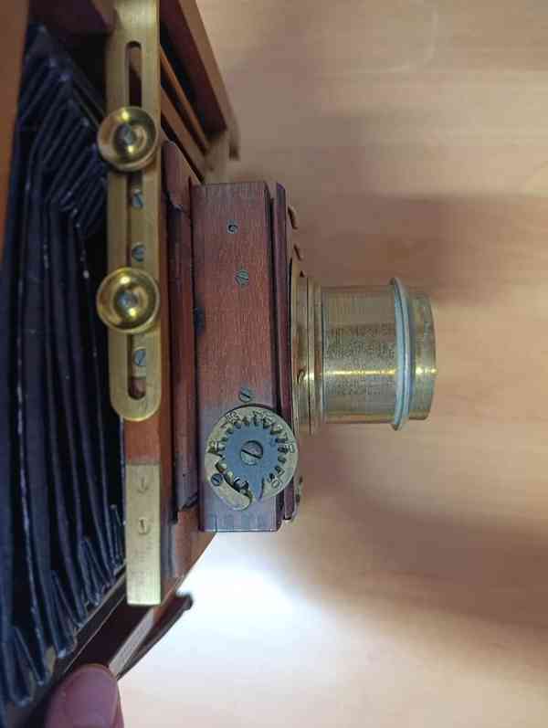 Starý dřevěný fotoaparát LANCASTER cca 1895 - foto 10