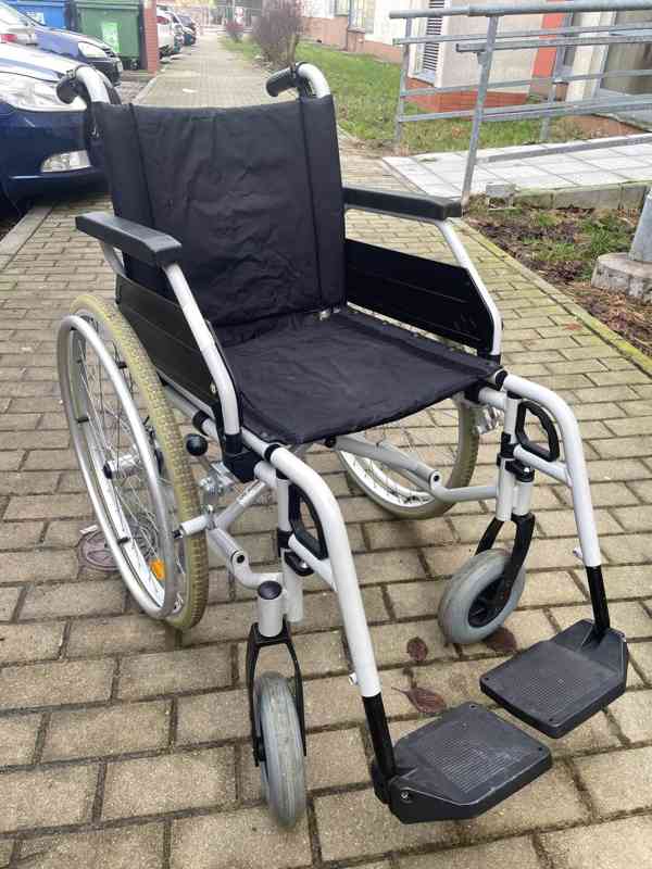 Skládací invalidní vozík B+B brzdy pro doprovod 