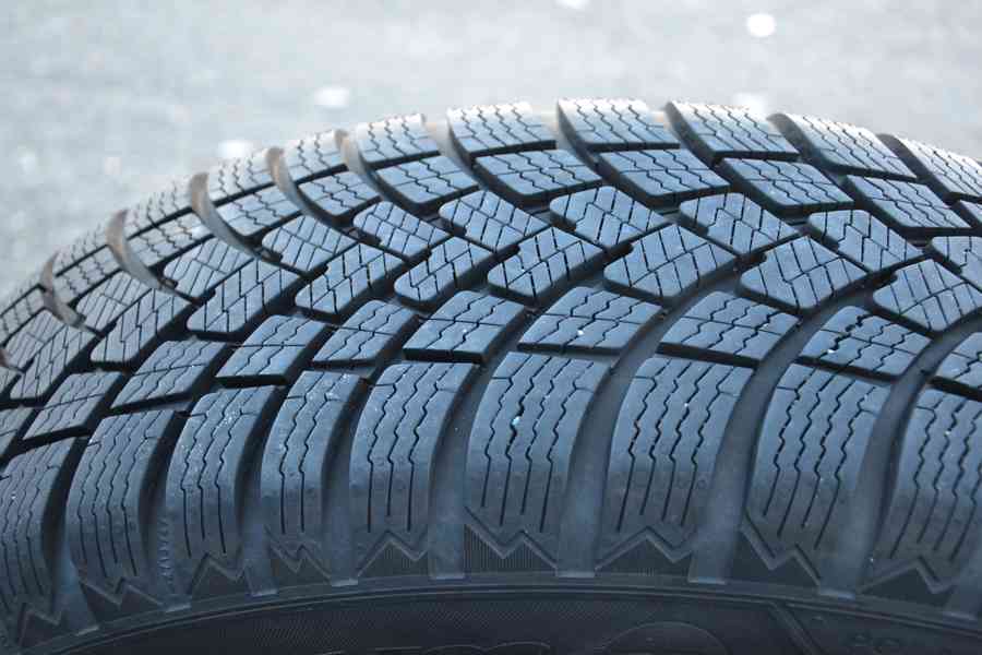 NOVÝ zimní komplet Š.Fabia IV/VW Polo,S.Ibiza-185/65R15 - foto 13